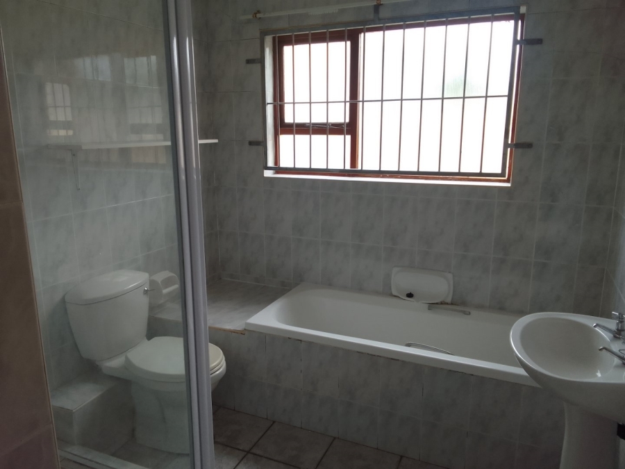 4 Bedroom Property for Sale in Summerstrand Eastern Cape
